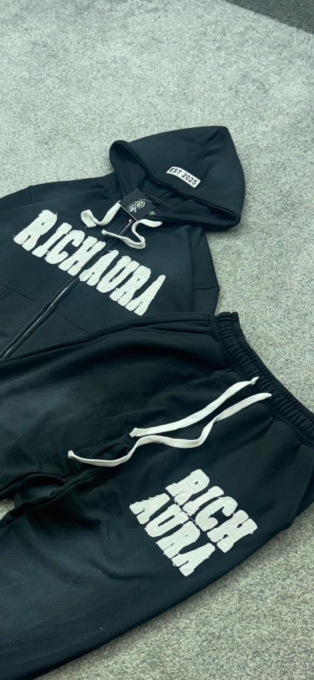 Rich Aura Signature Set- Black