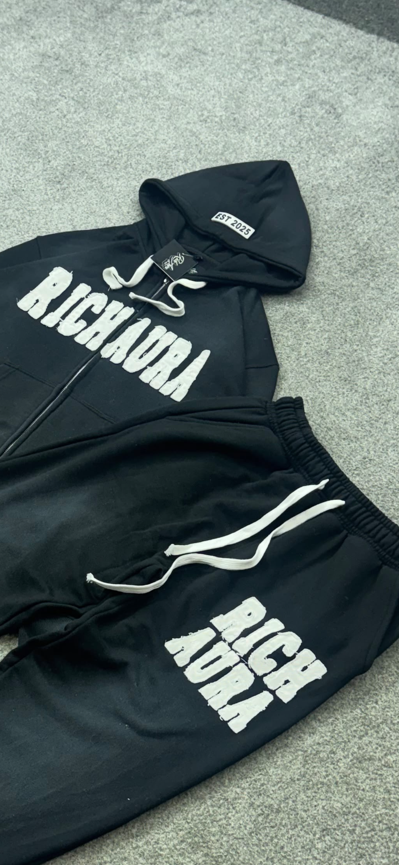 Rich Aura Signature Set- Black